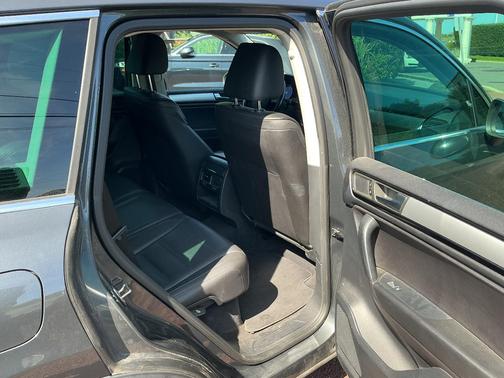 Gray 2014 Volkswagen Touareg 3.6L Executive
