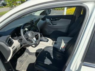 White 2018 Nissan Rogue Sport SV