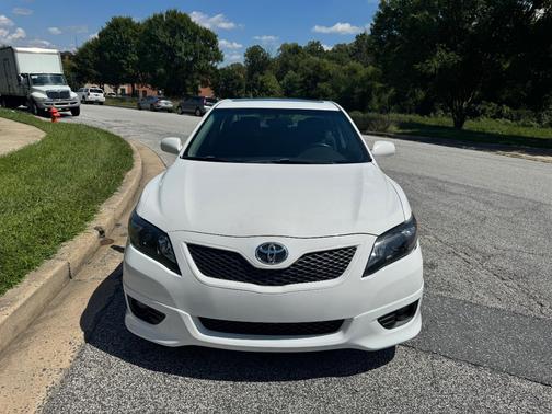 White 2011 Toyota Camry SE