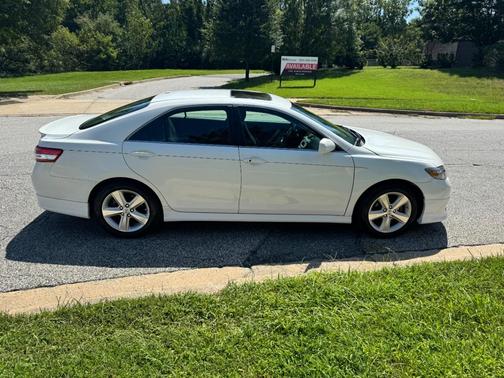 White 2011 Toyota Camry SE