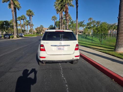 White 2009 Mercedes-Benz M-Class ML 350 4MATIC