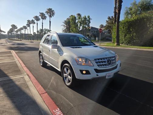 White 2009 Mercedes-Benz M-Class ML 350 4MATIC