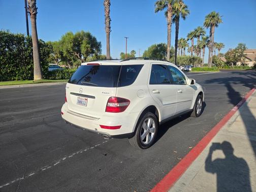 White 2009 Mercedes-Benz M-Class ML 350 4MATIC