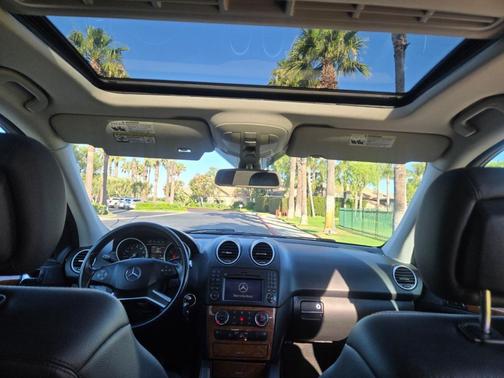 White 2009 Mercedes-Benz M-Class ML 350 4MATIC
