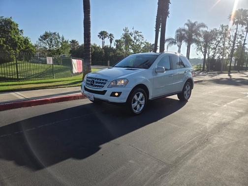 White 2009 Mercedes-Benz M-Class ML 350 4MATIC