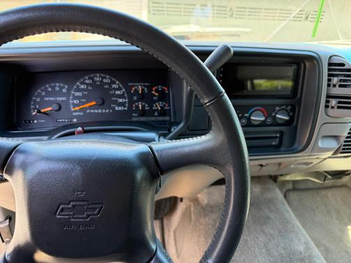 Gold 1999 Chevrolet Tahoe LS