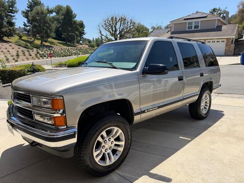Gold 1999 Chevrolet Tahoe LS