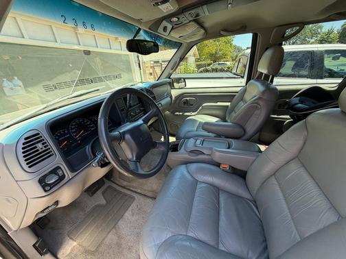 Gold 1999 Chevrolet Tahoe LS