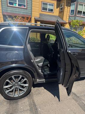Black 2017 Volvo XC90 T6 Momentum