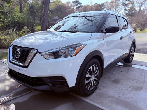 2019 Nissan Kicks S