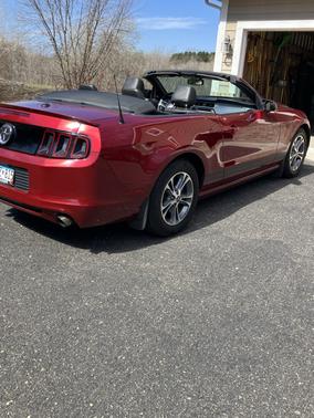 Red 2014 Ford Mustang V6 Premium