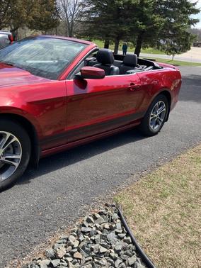 Red 2014 Ford Mustang V6 Premium
