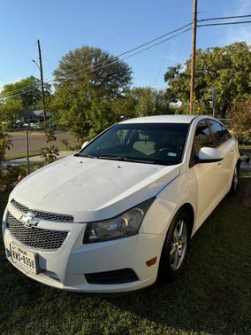 White 2014 Chevrolet Cruze 1LT