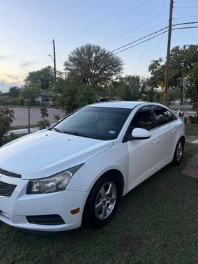 White 2014 Chevrolet Cruze 1LT