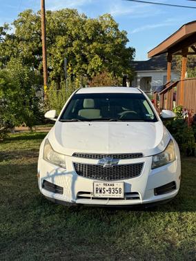 White 2014 Chevrolet Cruze 1LT