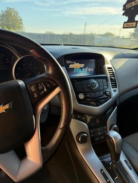 White 2014 Chevrolet Cruze 1LT