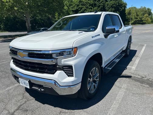 White 2025 Chevrolet Silverado 1500 LT