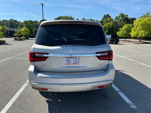 Silver 2022 INFINITI QX80 LUXE