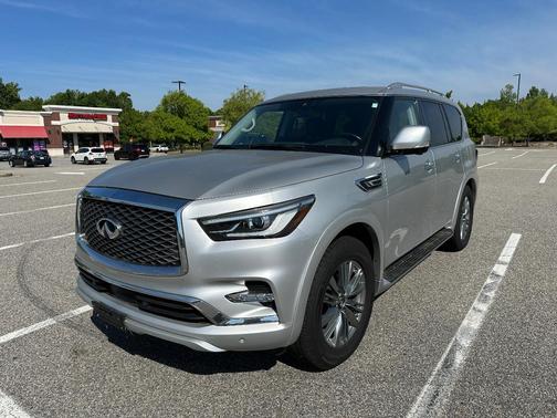 Silver 2022 INFINITI QX80 LUXE