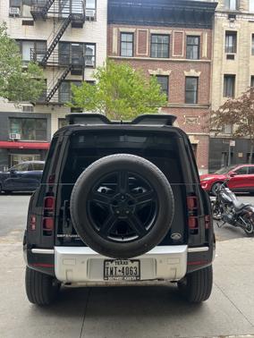 2023 Land Rover Defender SE