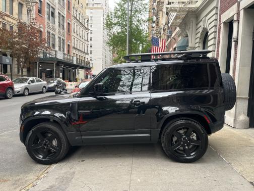 2023 Land Rover Defender SE
