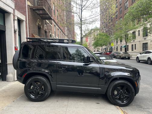 2023 Land Rover Defender SE