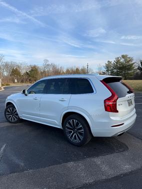 2021 Volvo XC90 T6 Momentum