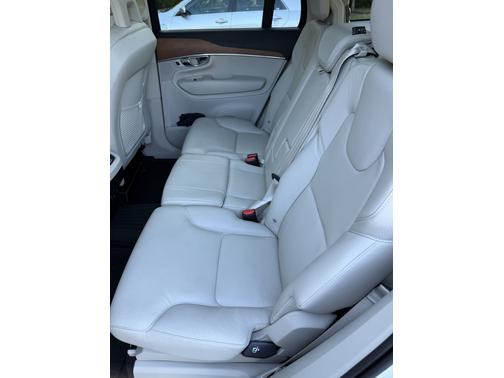 2021 Volvo XC90 T6 Momentum