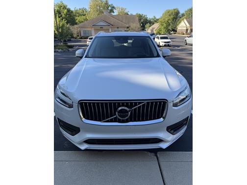2021 Volvo XC90 T6 Momentum
