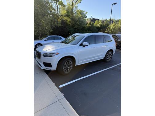 2021 Volvo XC90 T6 Momentum