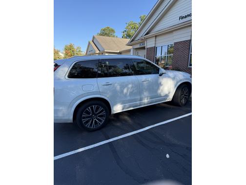 2021 Volvo XC90 T6 Momentum