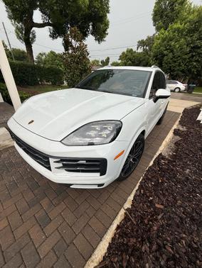 White 2024 Porsche Cayenne Cayenne