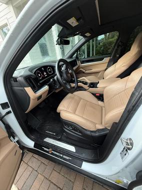 White 2024 Porsche Cayenne Cayenne
