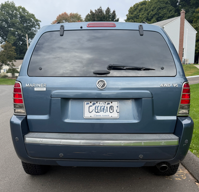 Blue 2005 Mercury Mariner Premier