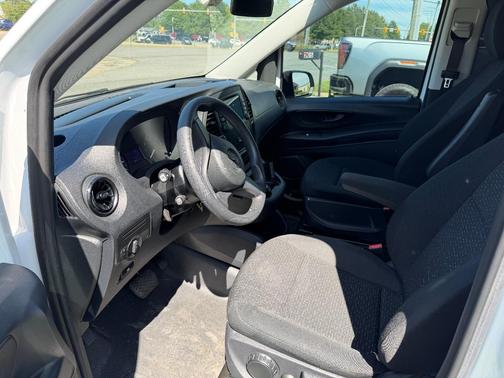 White 2022 Mercedes-Benz Metris Standard Roof