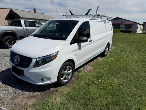 White 2022 Mercedes-Benz Metris Standard Roof
