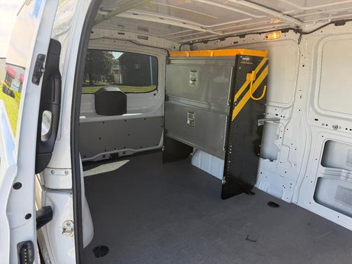 White 2022 Mercedes-Benz Metris Standard Roof