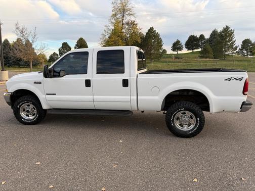 White 2002 Ford F-350 Lariat Crew Cab Super Duty