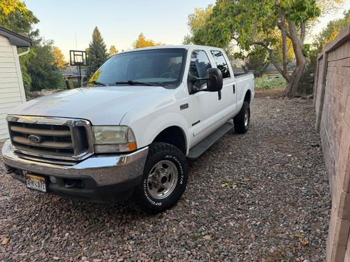 White 2002 Ford F-350 Lariat Crew Cab Super Duty