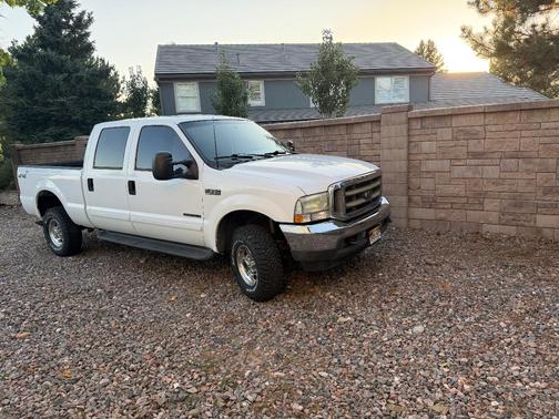 White 2002 Ford F-350 Lariat Crew Cab Super Duty