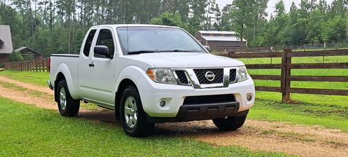 White 2012 Nissan Frontier SV