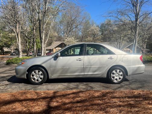 2004 Toyota Camry LE