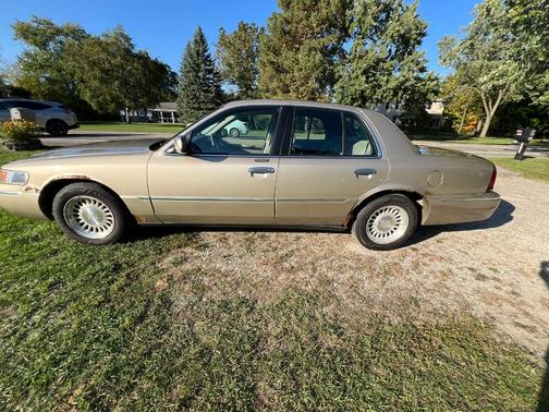 Gold 1999 Mercury Grand Marquis LS