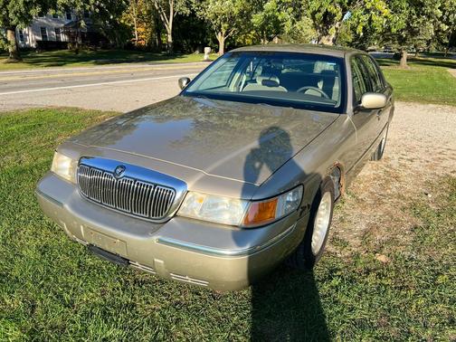 Gold 1999 Mercury Grand Marquis LS