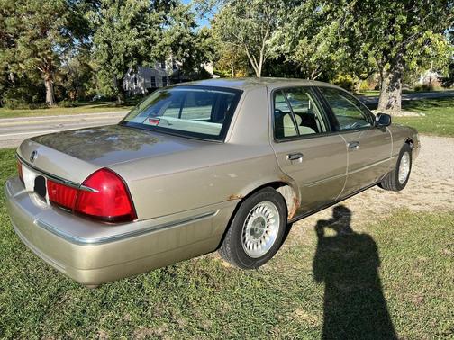 Gold 1999 Mercury Grand Marquis LS