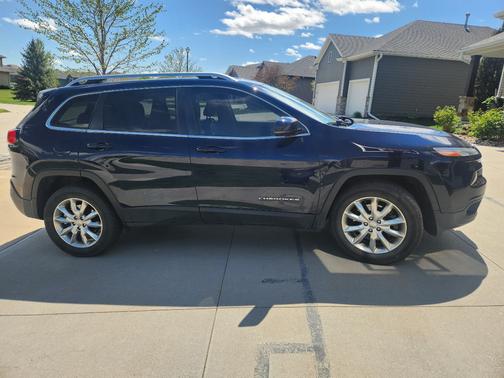 Blue 2016 Jeep Cherokee Limited