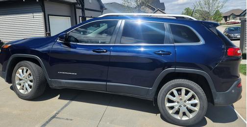 Blue 2016 Jeep Cherokee Limited