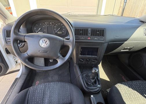White 2004 Volkswagen Golf GL TDI