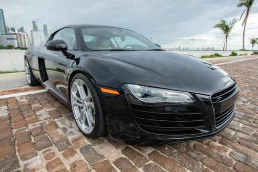 Black 2008 Audi R8 Base