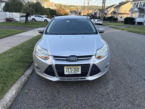 Silver 2013 Ford Focus SE